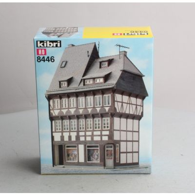 Kibri HO 8446 Fachwerk-Eckhaus am Kirchplatz